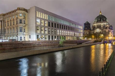 Das Berliner Stadtschloss damals und heute .